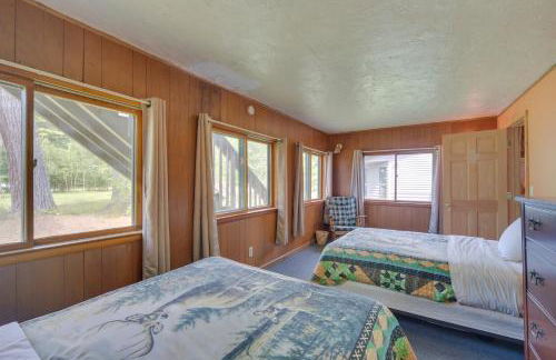 Spacious Winter Retreat with River Access and Kayaks! - Foto 23