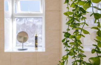 Westfield House, 2BR Sleeps 6, Oldham - Photo 8