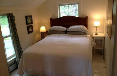 Riverfront Cabin with Beautiful Views of Housatonic River in Great Barrington, Massachusetts - Foto 8