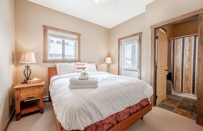 Trapper's Lodge 4 Bd W/great View, Private Hot Tub - Photo 8