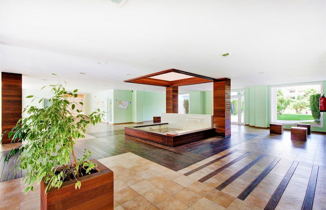 Beautiful Apartment With View - Photo 2