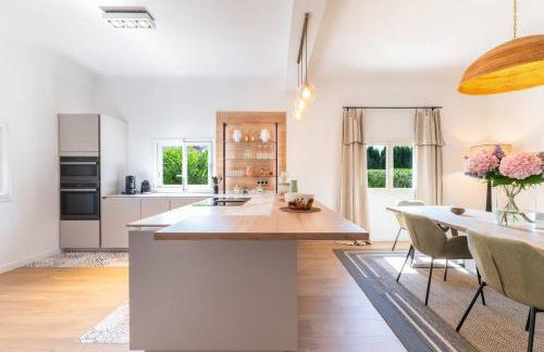 Maison Tropézienne en plein centre avec jardin et piscine - Photo 10