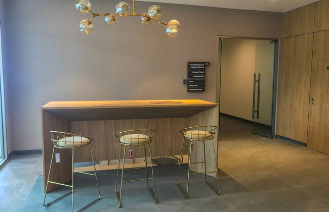 Minimalist And Comfy Studio Ciputra World 2 Apartment - Foto 26