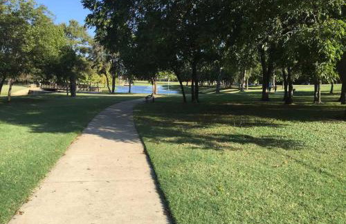 Serene 2BD Condo South Irving I18 - Foto 20