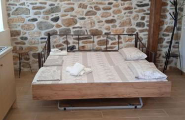 Marina's Apartments - White & Stone Apartment - Photo 5