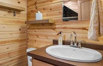 Lakefront Cabin with Loft and Bar - Foto 11