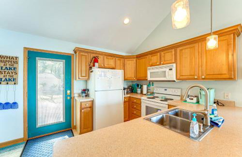 13 Mi to South Haven Lakefront Retreat with Dock! - Foto 8