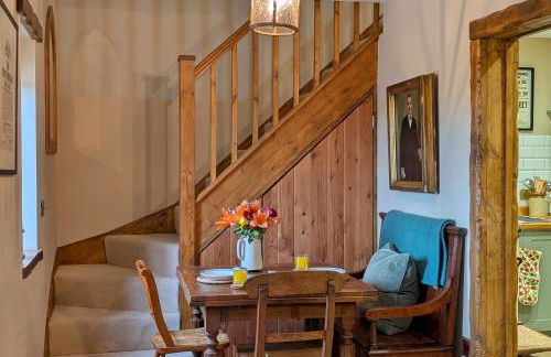 Gablebach Cottage With outdoor tub & log burner - Photo 12