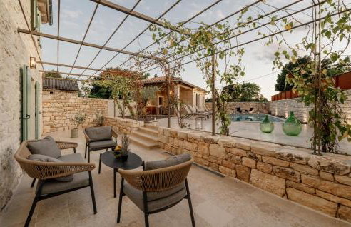 Nice Home In Zminj With Sauna - Photo 25