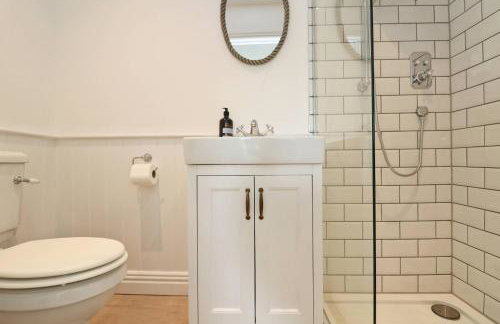 WALK TO THE BEACH, spacious cottage with sea views - Foto 8