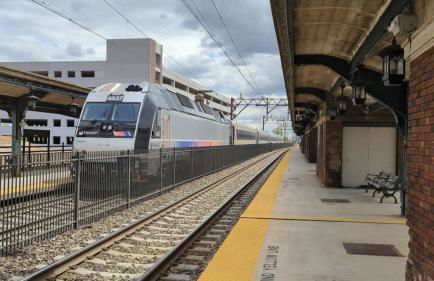 2BR 2BA, King bd, Gym, Free Parking, 8min to Train - Foto 70