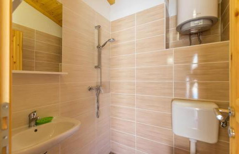 Gorgeous Home In Visnjan With Wifi - Photo 30