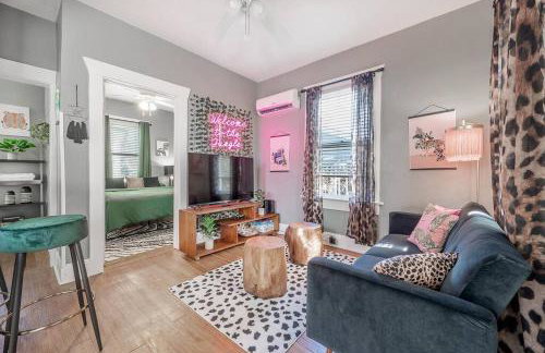 Jungle Themed Apt. Close to Coffee, Food + Shops! - Foto 8