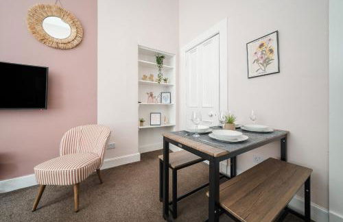 4 Beds - City Gateway Getaway with Free Parking - Foto 17