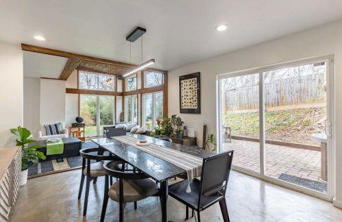 Modern 5BR Home with Mtn Views BBQ & Pool Table - Foto 15