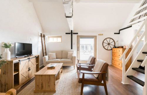 Cosy Cotswolds Cottage Farm Stay - Shepherds Rest - Photo 41