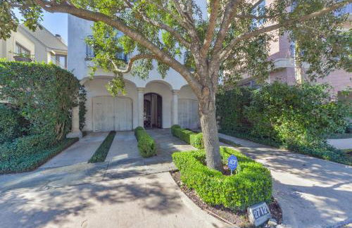 Elegant French Patio Home with Private Pool - Foto 34