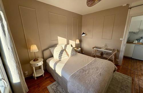 Suite Style Hôtel avec Balcon Vue Gare Netflix - Foto 21