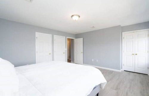 Gorgeous Waterfront 3 Bedroom, 1.5 Bathroom Unit. - Foto 30