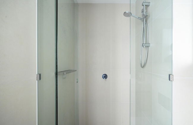 Modern Apartment in Darling Harbour - Photo 15