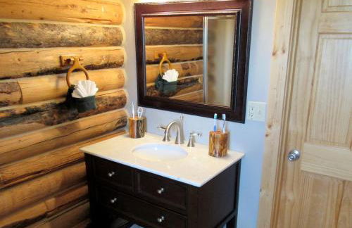 Scenic Vacation Cabin with 360° Mountain Views near Yellowstone National Park in Madison River Valley, Montana - Foto 17