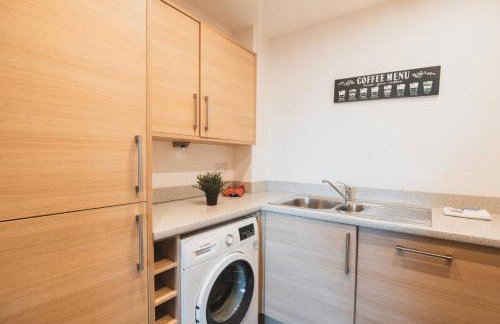 Top-Floor 2-Bed Near Braehead - Foto 8