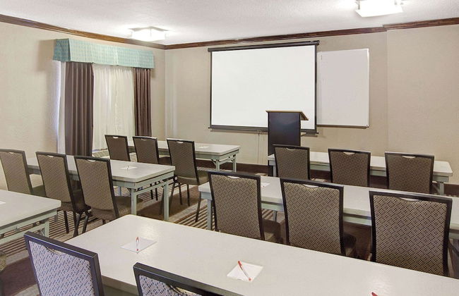 Ramada by Wyndham Houston Intercontinental Airport South - Foto 27