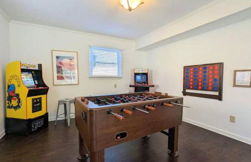 Spacious family friendly home with game room by UNC Charlotte - Foto 3