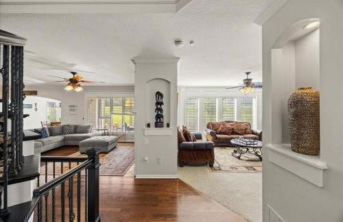 Beautiful relaxing private villa next to a pond smart home and Traeger Grill - Foto 27