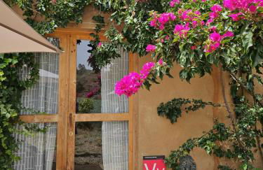 Nature Sanctuary, a semi-detached house on an ecological & sustainable farm - Foto 12