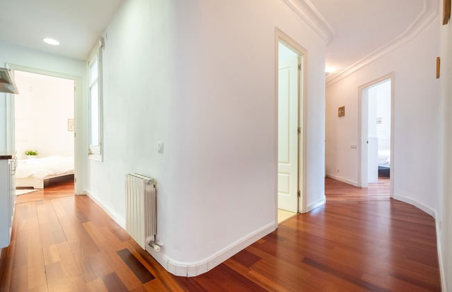 Stunning 4BR Apart in Sagrada Familia - Photo 24