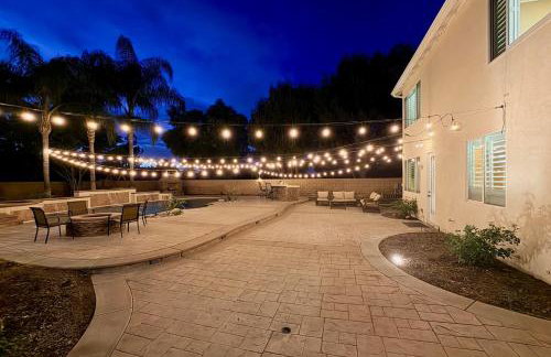 Resort-Style Oasis: Expansive Riverside Mansion - Foto 41