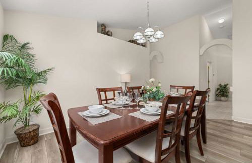 Peaceful yet perfect location, private pool home - Foto 9