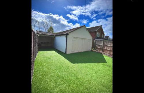 Hertford Home detached garden parking pet allowed - Foto 17