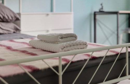 Steps from Train Station - Modern 2-Bedroom with Balcony & Cambridge Amenities, Family Friendly - Foto 10