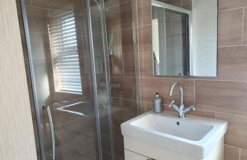 Routh 2-Bed Luxury Lodge Hot Tub & Lake View - Foto 15