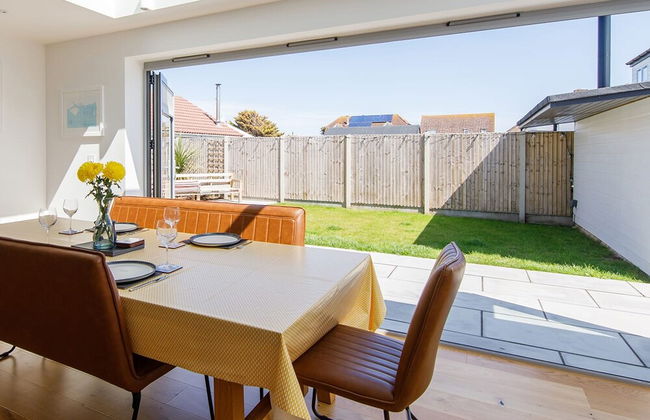 Delightful Seaside Hideaway 5 Mins to Beach - Photo 37