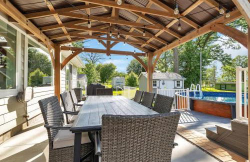 Lake Front Home with Pool and Stunning Views - Foto 9