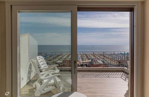 Beachfront Penthouse with private parking - Foto 25