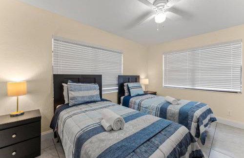 Spacious 5BR Home with Pool, Near Downtown & Beach - Foto 42