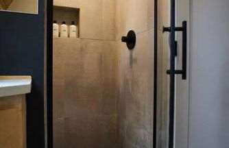 Modern A-frame w/ hot tub + view - Foto 36