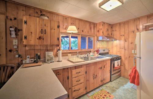 Riverfront Escape with Dock 19 Mi to Saratoga! - Foto 9