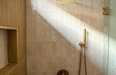 Downtown Indy, Rooftop Deck with Hot Tub, Gym, Bikes, Tesla Charger - Photo 21