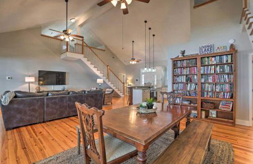 Lakefront Retreat with Game Room and Private Dock! - Foto 7