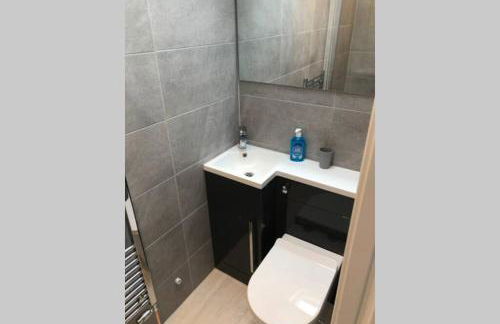 Oole 2 bed & en-suites house with parking near beach - Foto 26