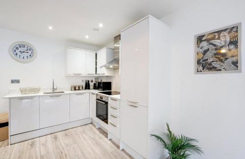 Multiple 2-Bedroom Apartments near Harry Potter Studios - 2-Minute walk to Bushey Station - 20 Minutes to London Euston - Ideal for Families & Business - Free Parking - Foto 5