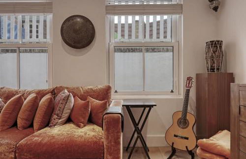 Dove House Wanstead - Stunning 4 Bedroom, 3 Bathroom House with Private Hottub & Gym - Escape London, in Lonon - Foto 15