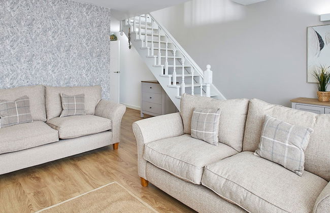 Host Stay Emilyn House - Photo 1