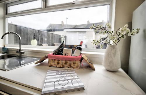 Amazing sea views and hot tub - Photo 10