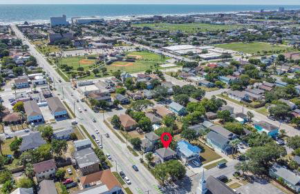 Summer Bliss 3BR Home, Walk to Beach Master Suite Sleeps 9 - Foto 6